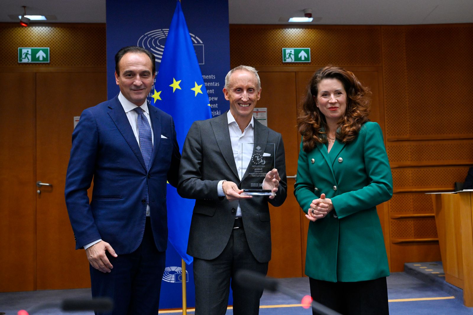 Rasmus C. Beck Rasmus C. Beck, CEO of Duisburg Business & Innovation, accepts the award on behalf of the City of Duisburg. © European Union / Fred Guerdin