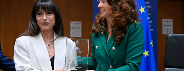 Stefania Proietti and Kata Tüttő with EER Award